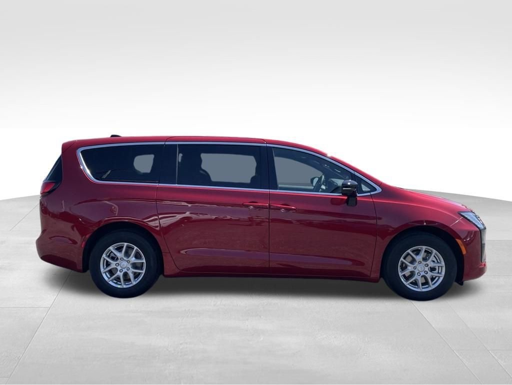 New 2027 Red Hot Pearl-Coat Exterior Paint Chrysler Select image 6