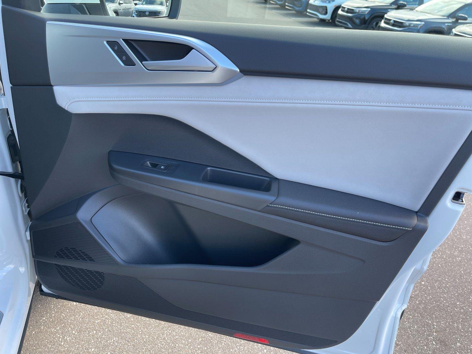 New 2026  Volkswagen SE image 38