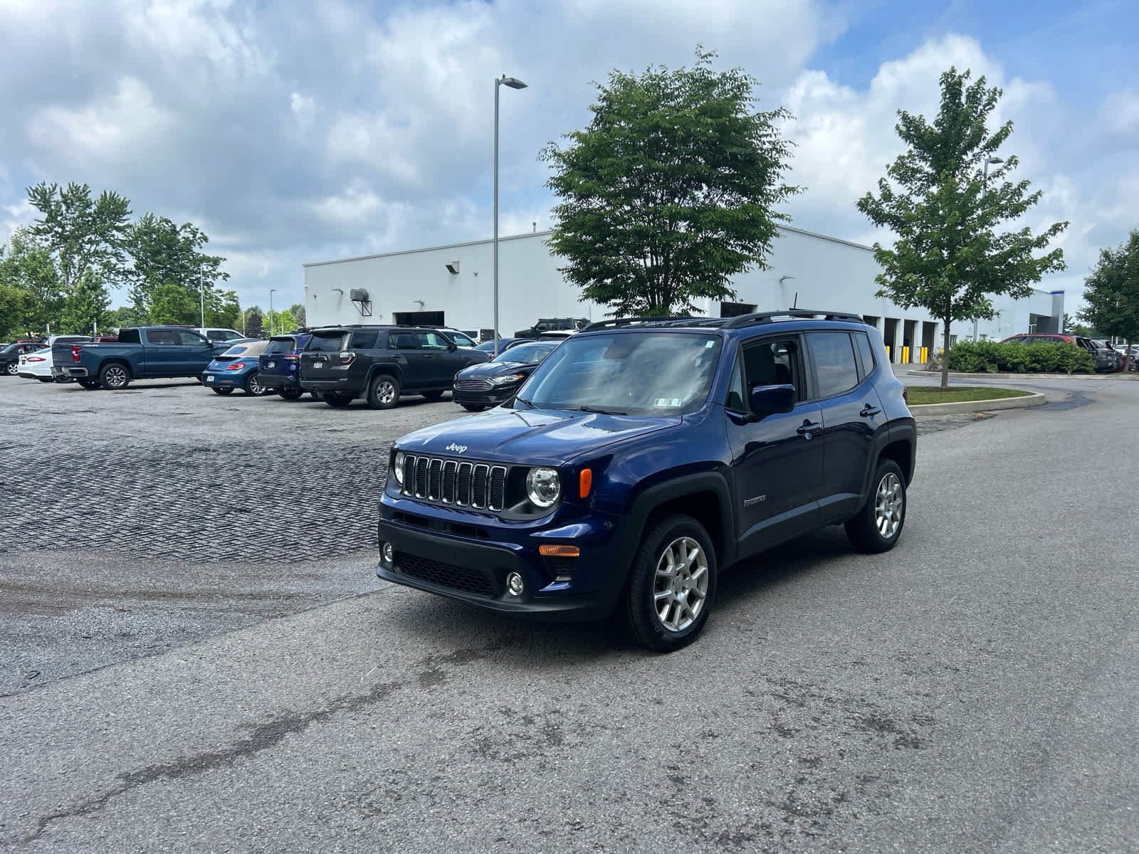 Used 2020 Jetset Blue Clearcoat Jeep Latitude image 3