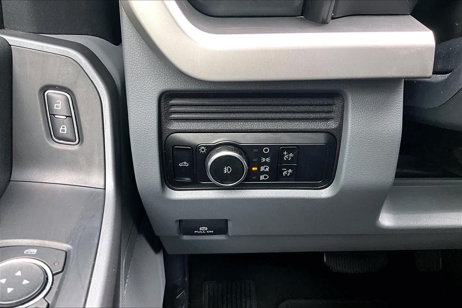 Used 2025 Oxford White Ford XLT image 34