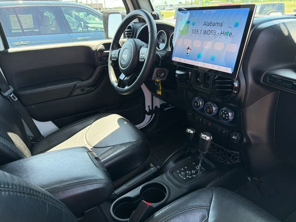 Used 2014 White Jeep Unlimited Sahara image 29
