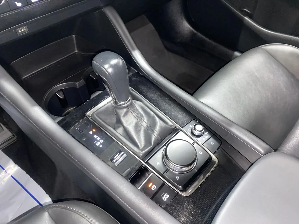 Used 2020 White Mazda Preferred image 22