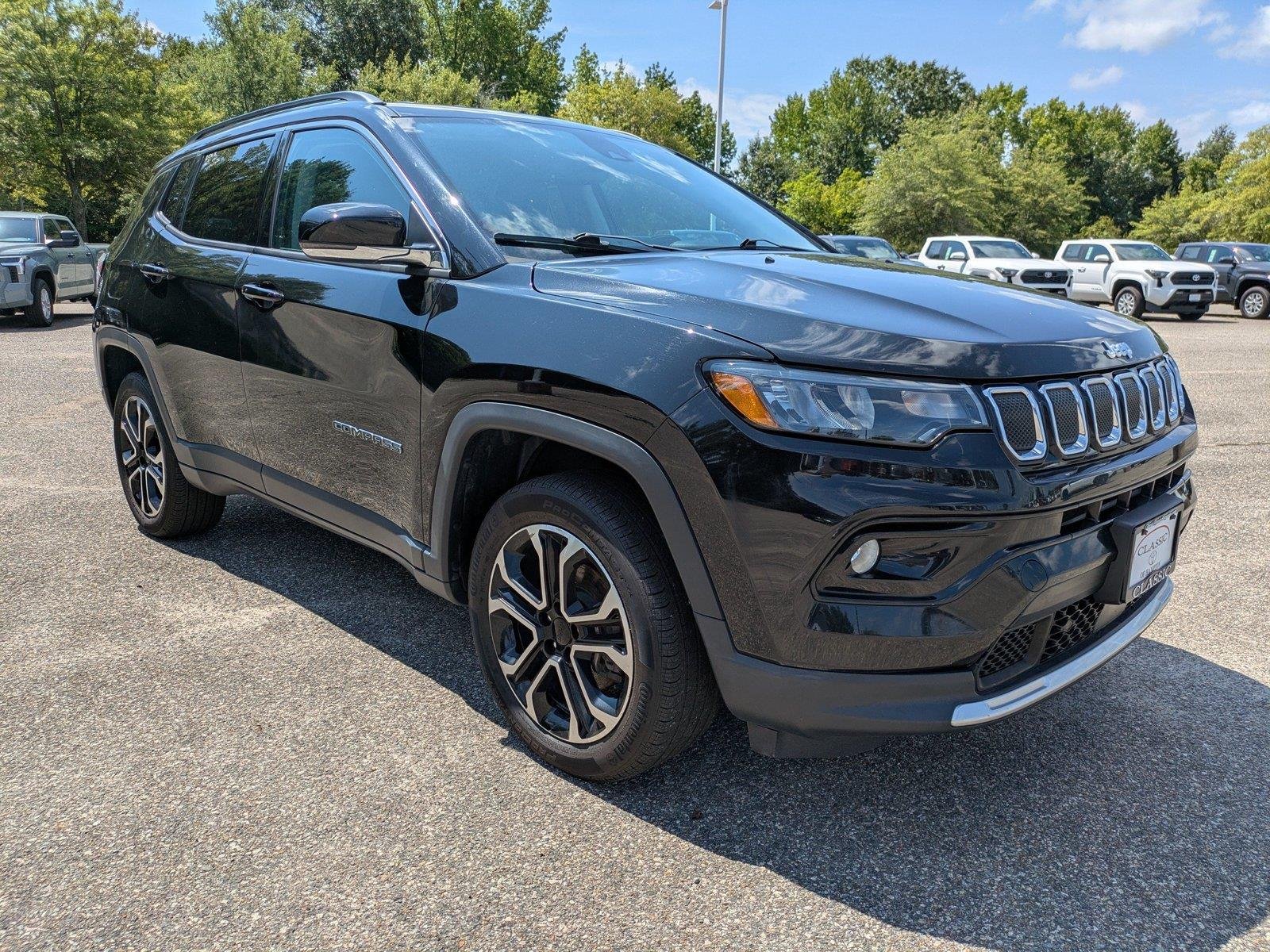Used 2022 Diamond Black Crystal Pearlcoat Jeep Limited image 2