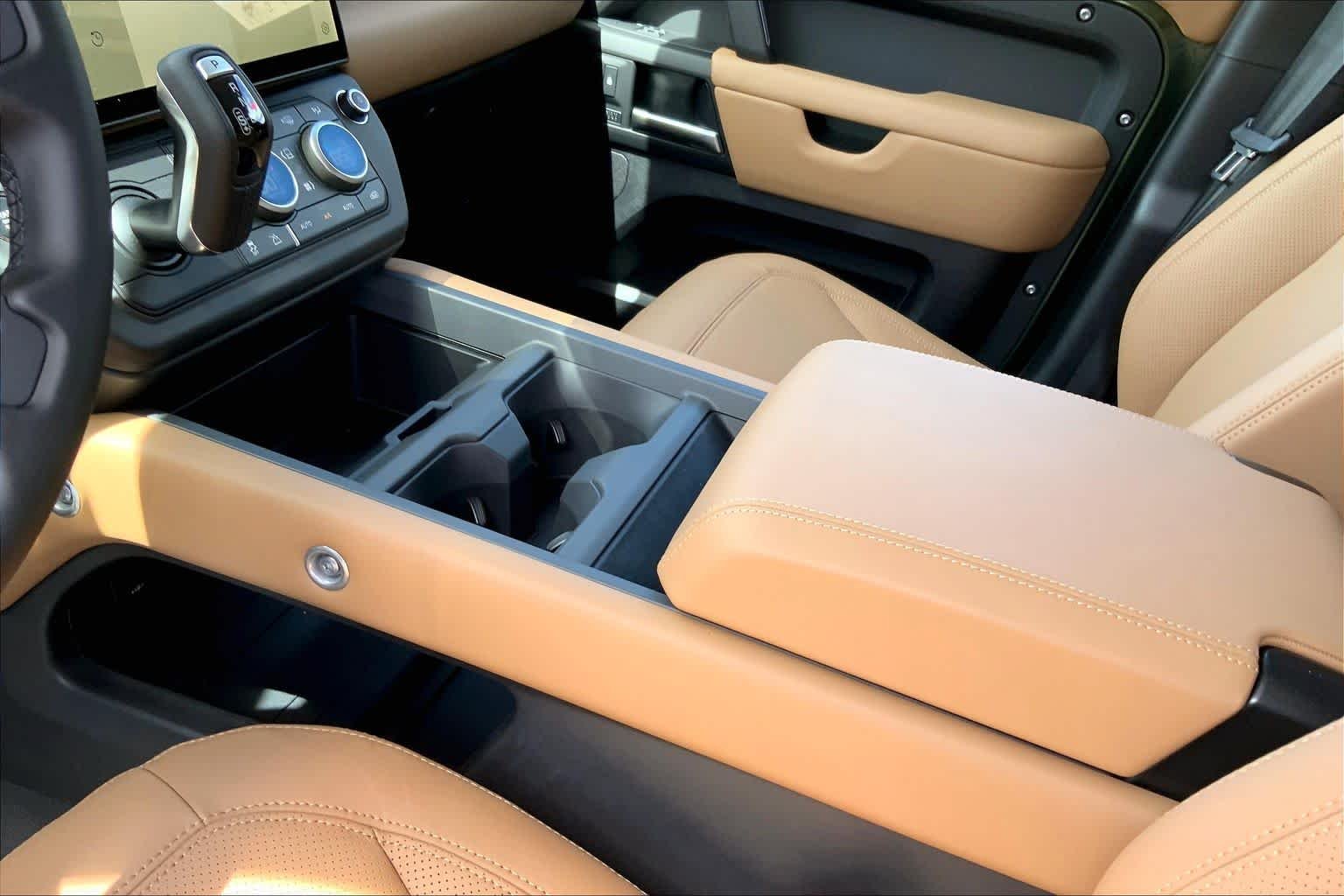 New 2026 Woolstone Green Land Rover X-Dynamic SE image 10