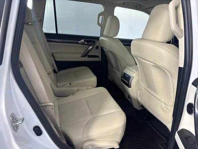 Used 2023 White Lexus GX 460 Premium image 32