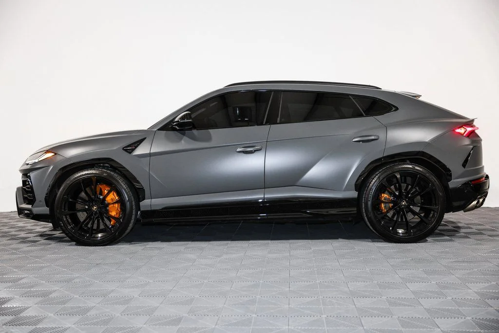 Used 2022  Lamborghini  image 11