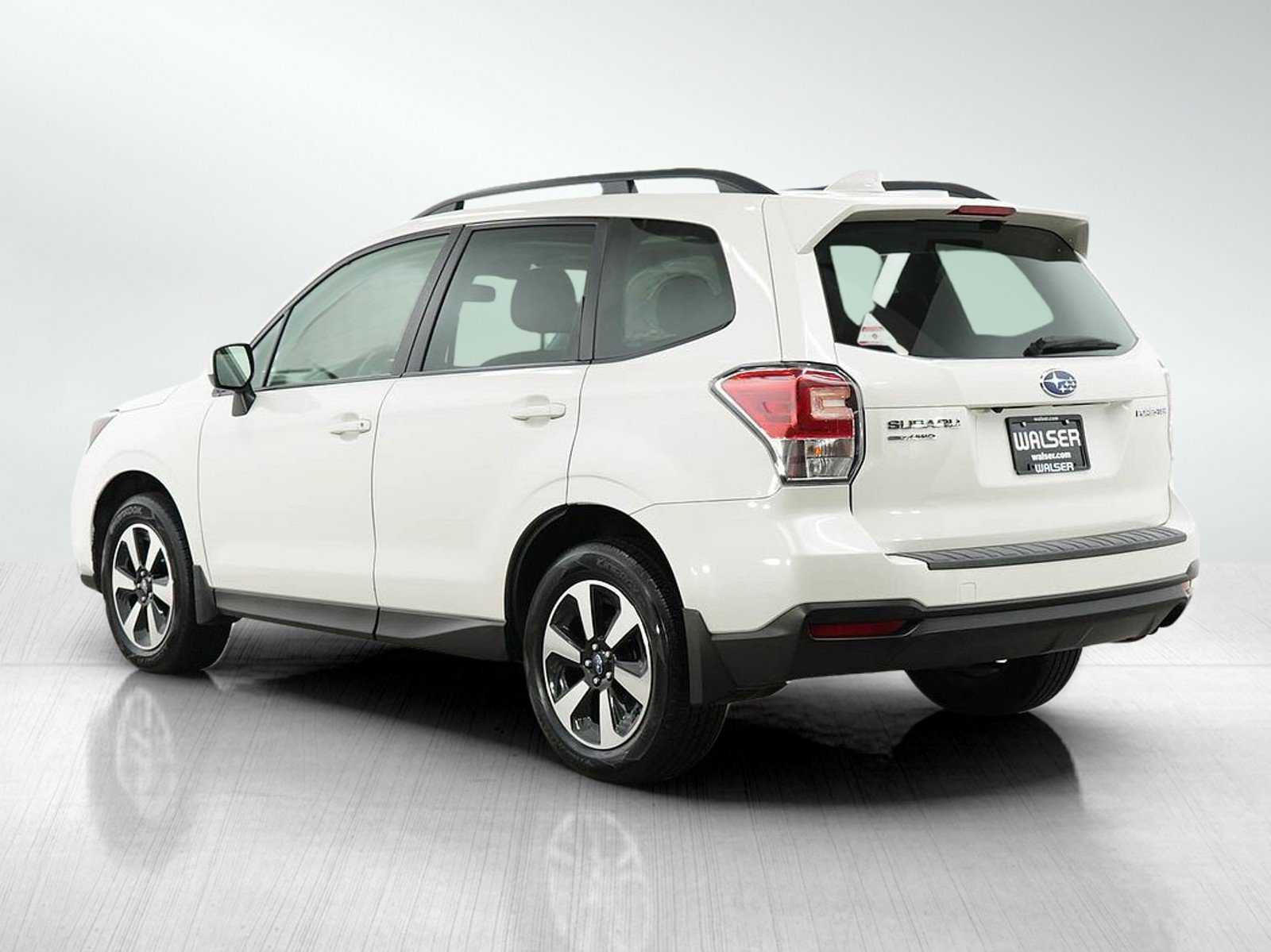 Used 2018 Crystal White Pearl Subaru 2.5i Premium image 3