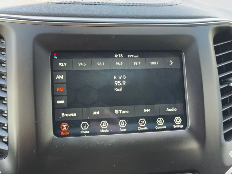 Used 2019 Green Jeep Latitude Plus image 27