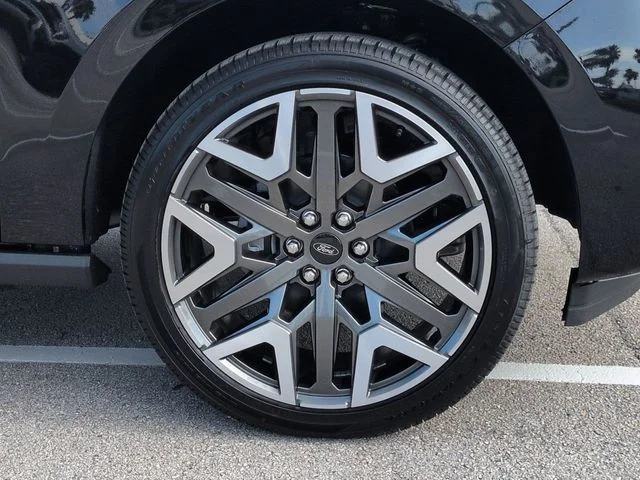 New 2026 Black Ford Platinum image 11