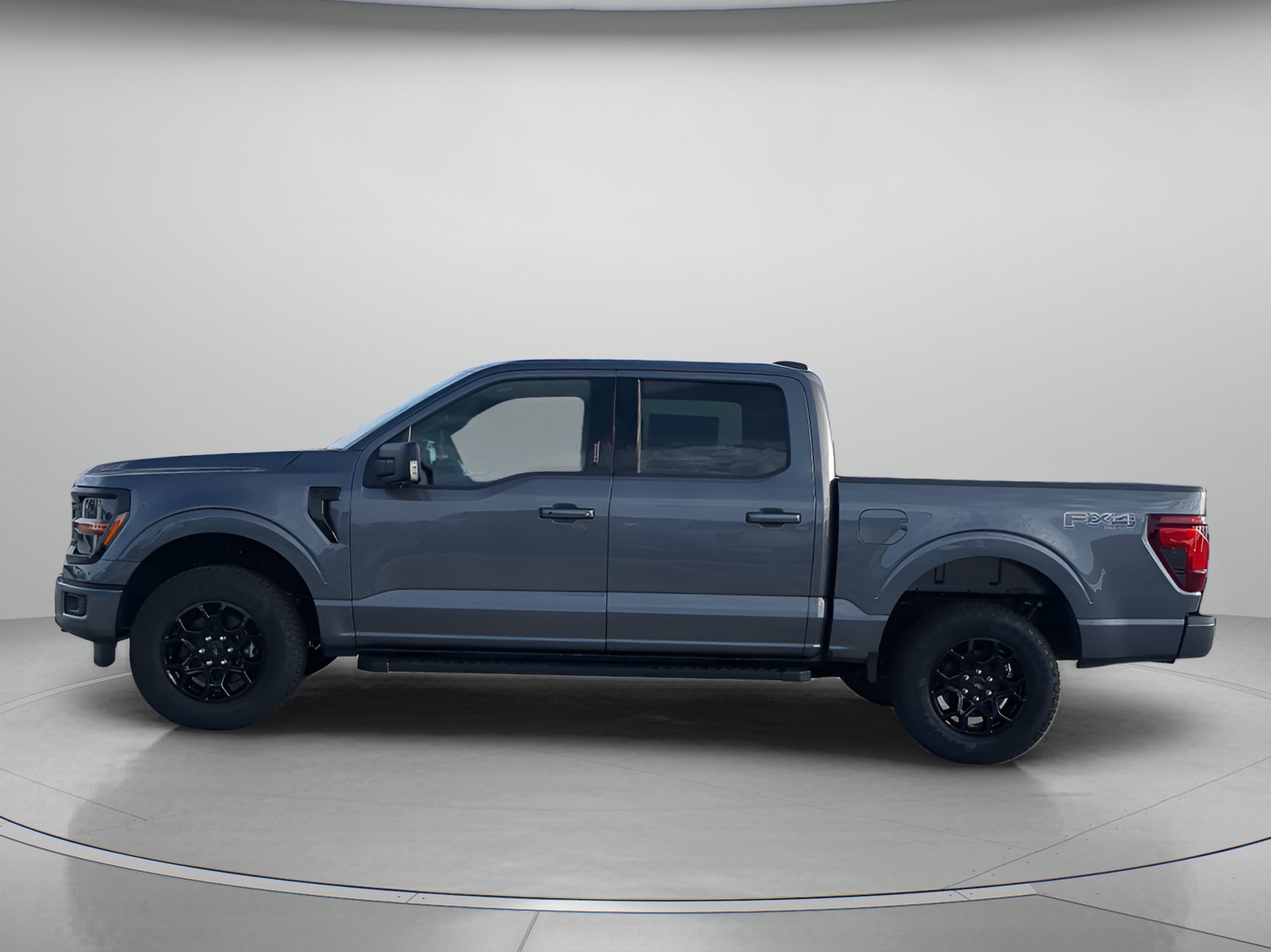 New 2026 Carbonized Gray Metallic Ford XLT image 40