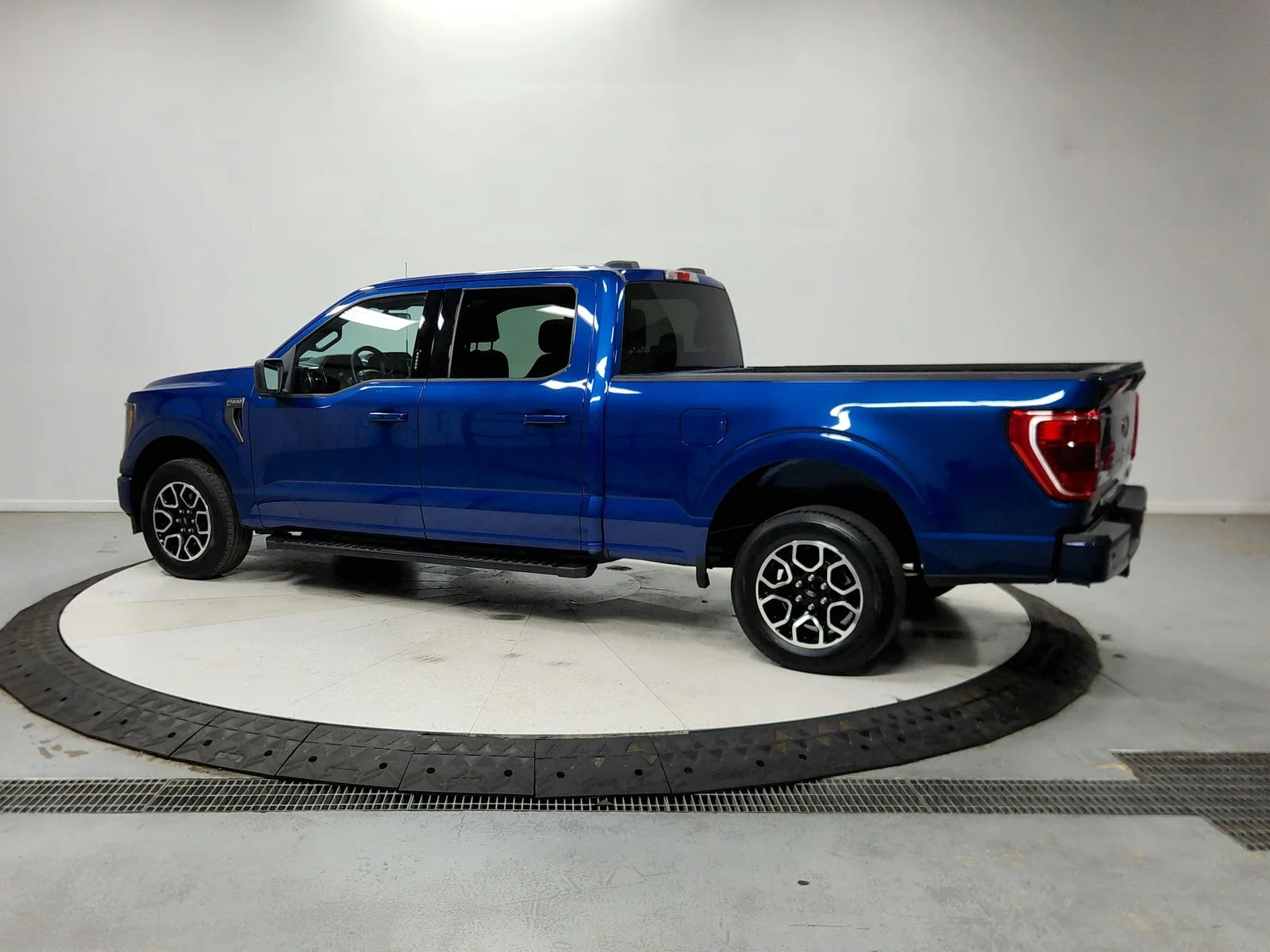 Used 2023  Ford XLT image 6