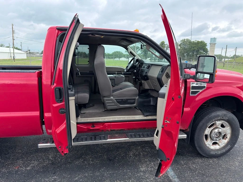 Used 2010  Ford XL image 27