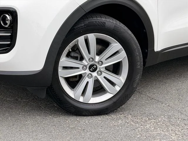 Used 2019 White Kia LX image 29
