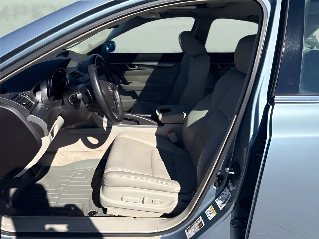 Used 2011  Acura 3.5 image 9