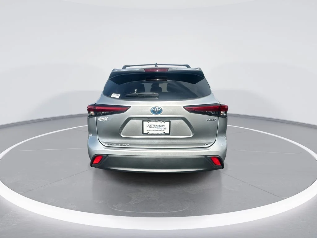 Used 2023 Silver Toyota LE image 7