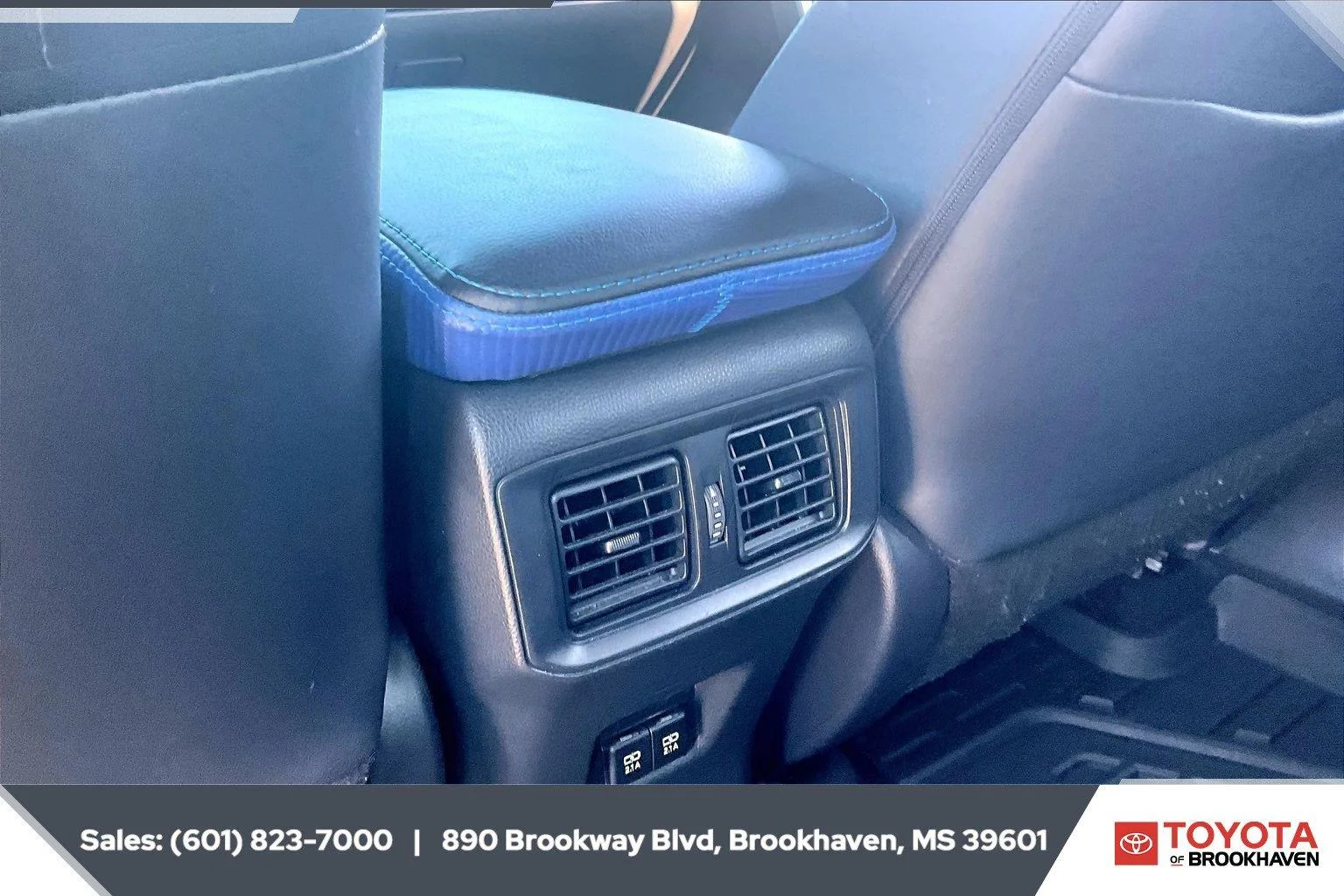 Used 2020 Blizzard Pearl w/Midnight Black Metallic Roof Toyota XSE image 25