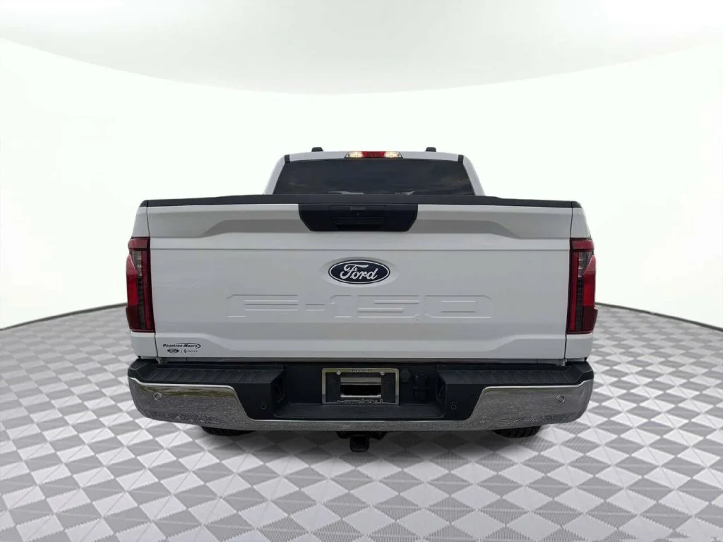 Certified Used 2025 Oxford White Ford XLT image 4