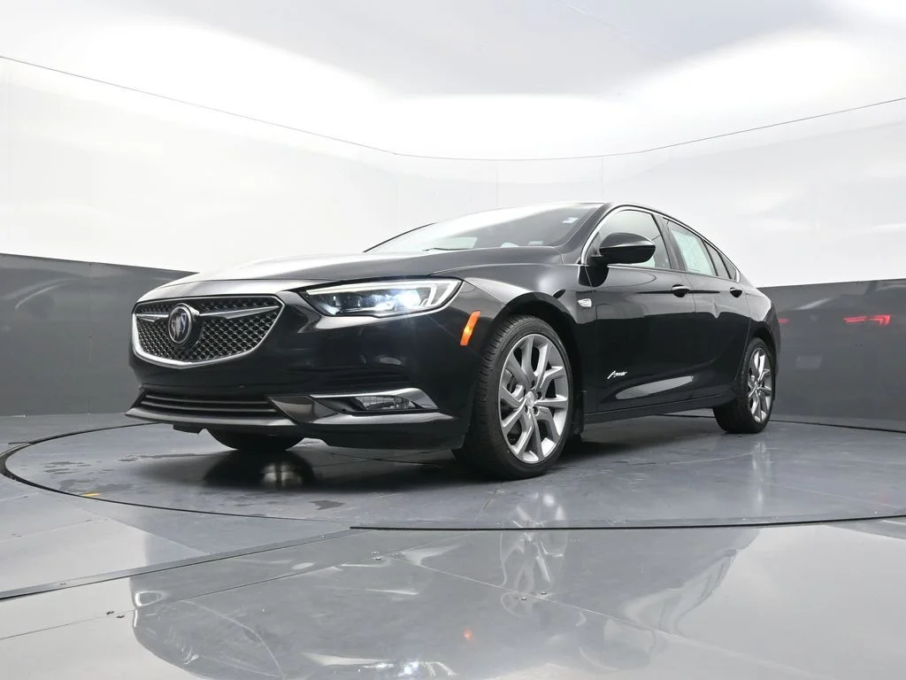 Used 2019 Black Buick Avenir image 25