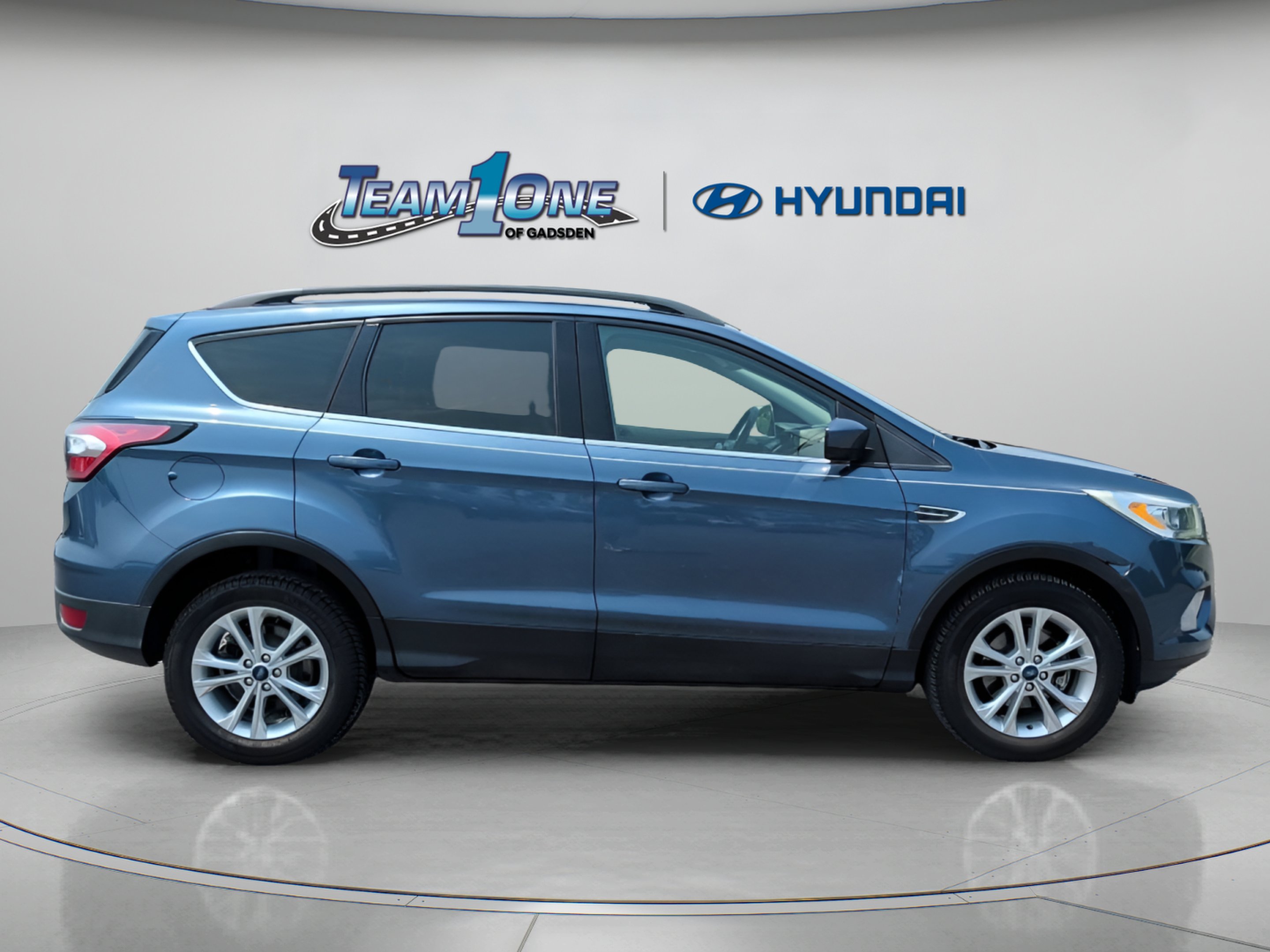 Used 2018 Blue Metallic Ford SEL image 9