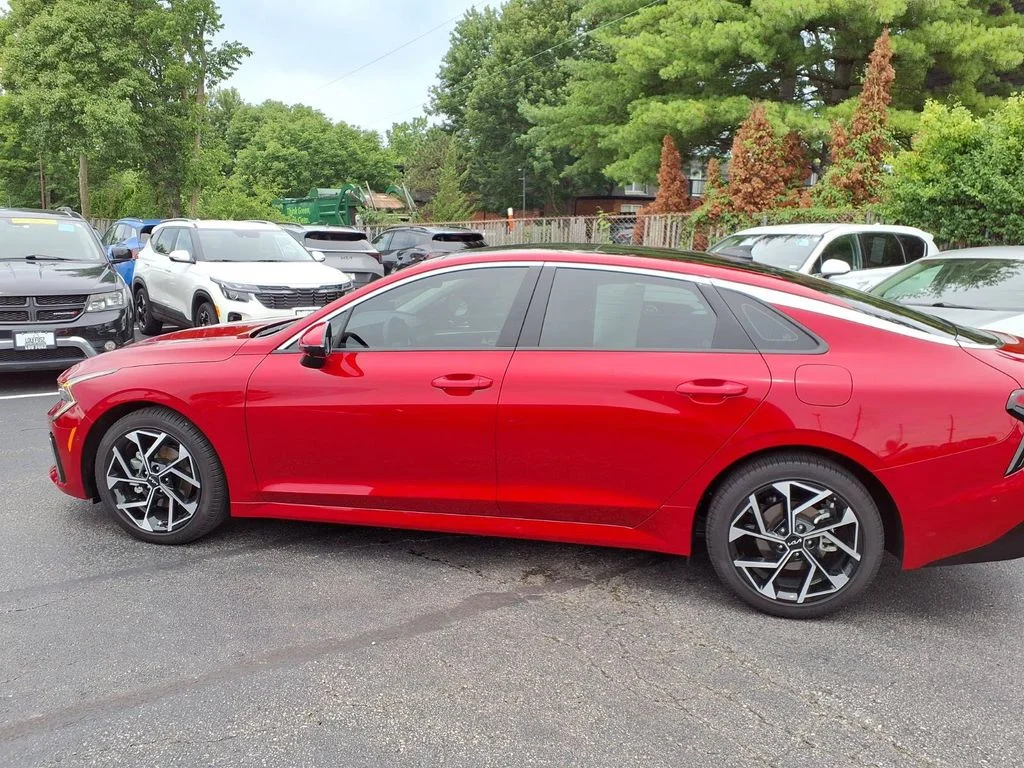 Used 2025 Runway Red Kia EX image 27