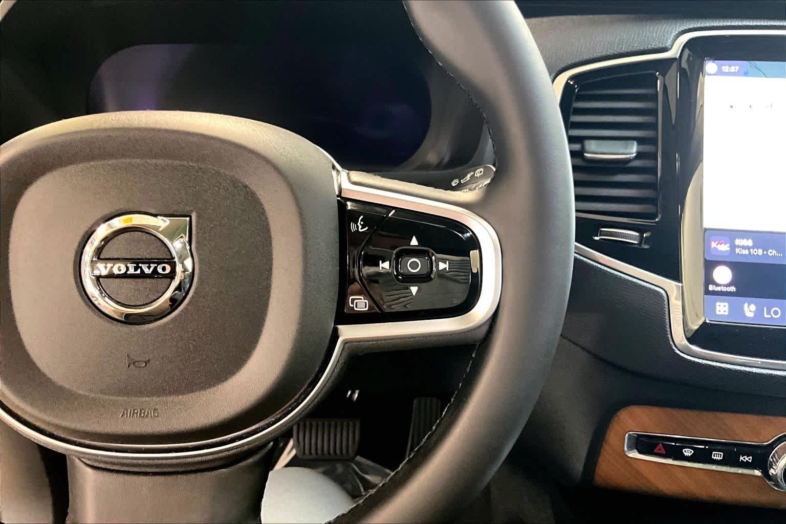 Used 2025 Vapour Grey Metallic Volvo Plus image 24