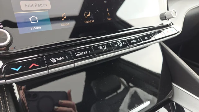 New 2026 Bright White Clear-Coat Exterior Paint Jeep Limited Reserve image 18