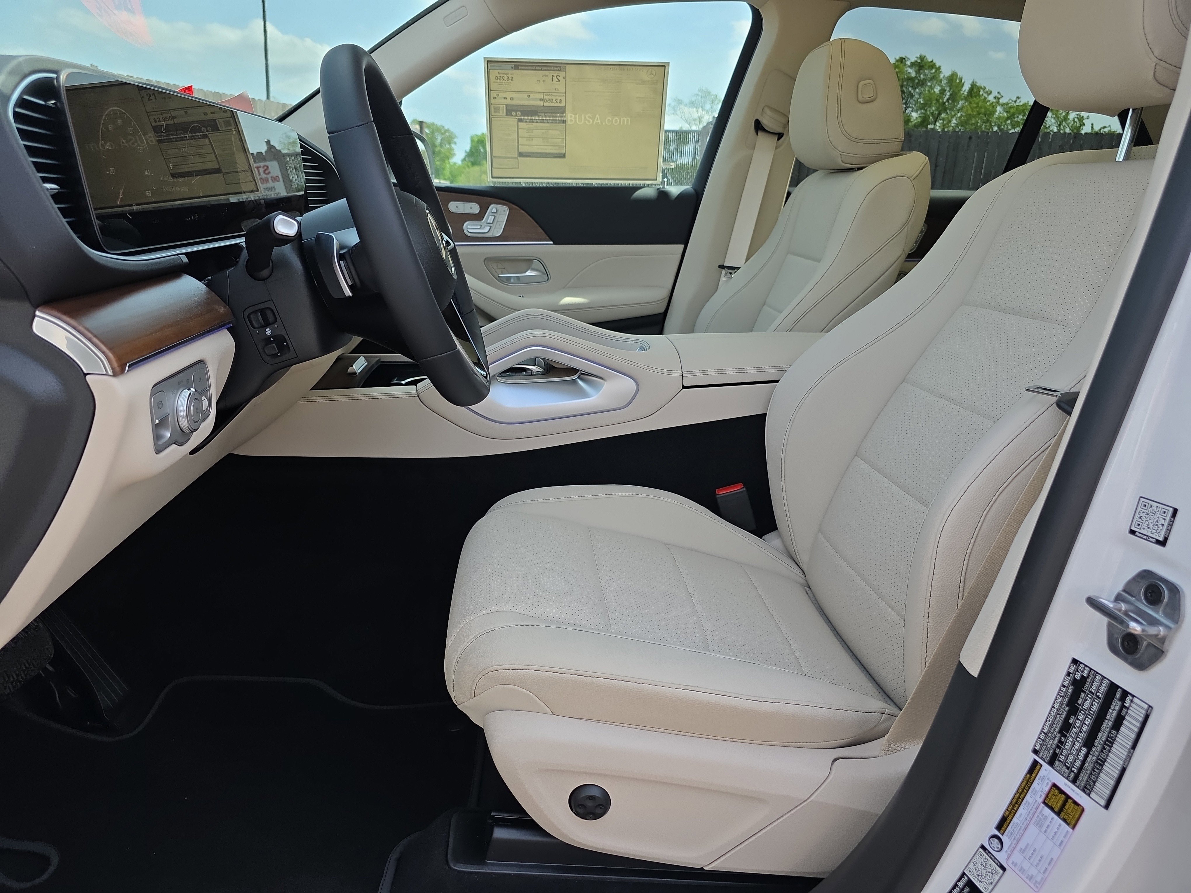New 2026 MANUFAKTUR Moonlight White Metallic Mercedes-Benz GLE 450 image 39