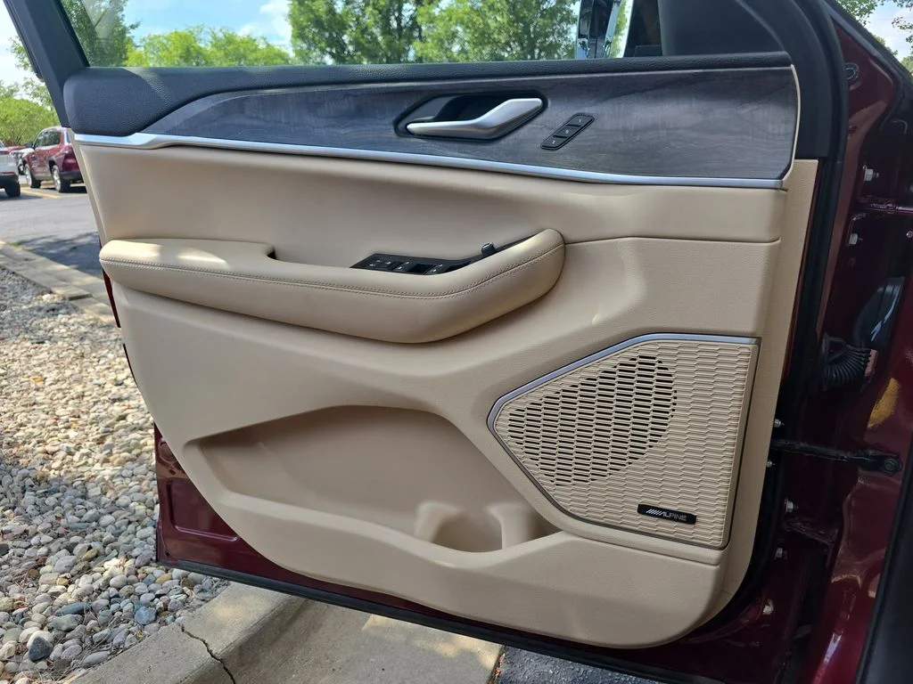 Used 2023 Red Jeep Limited image 27