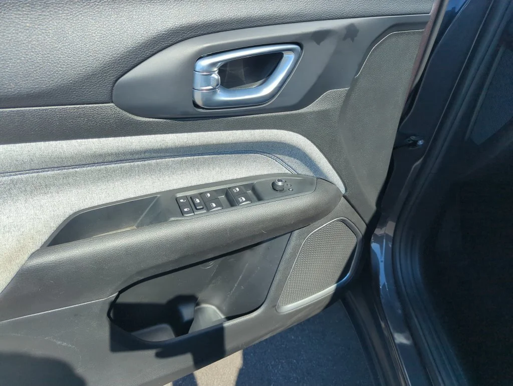 Used 2024 Gray Jeep Latitude image 19