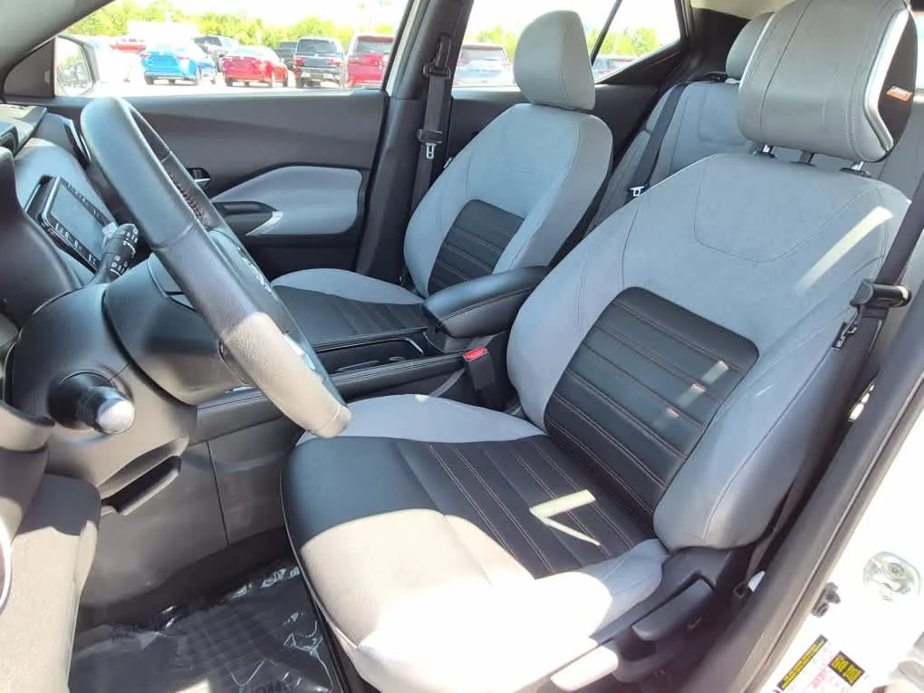 Certified Used 2023 Aspen White Tricoat/Super Black Nissan SR image 10