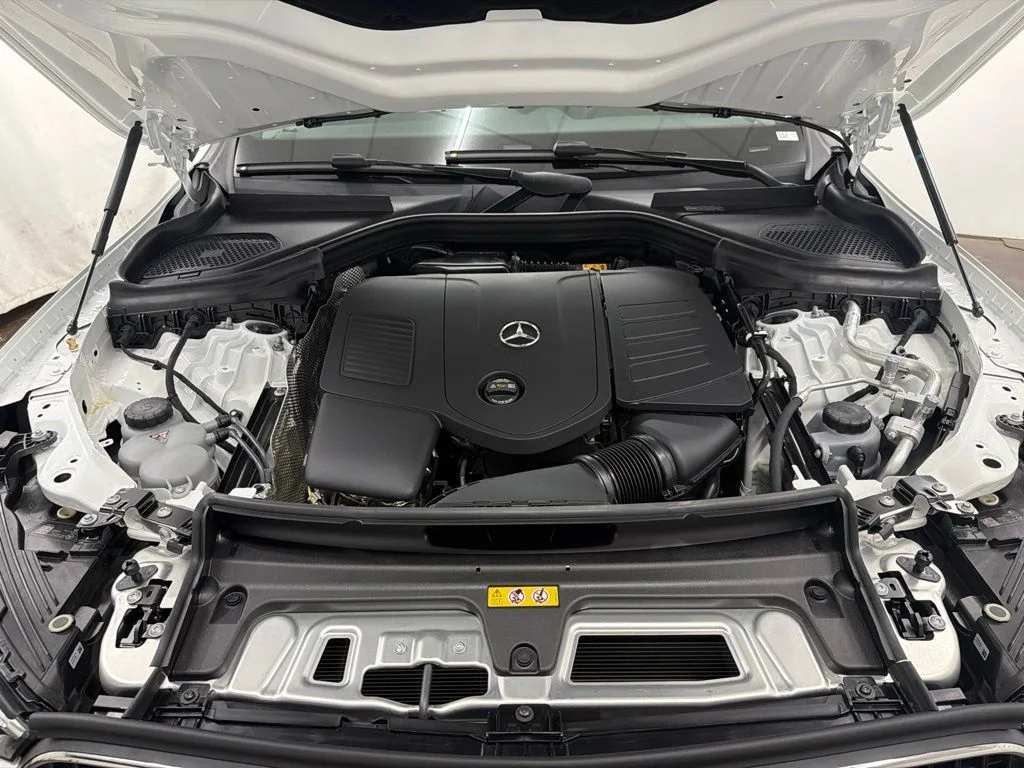 New 2027 White Mercedes-Benz GLC 300 image 74