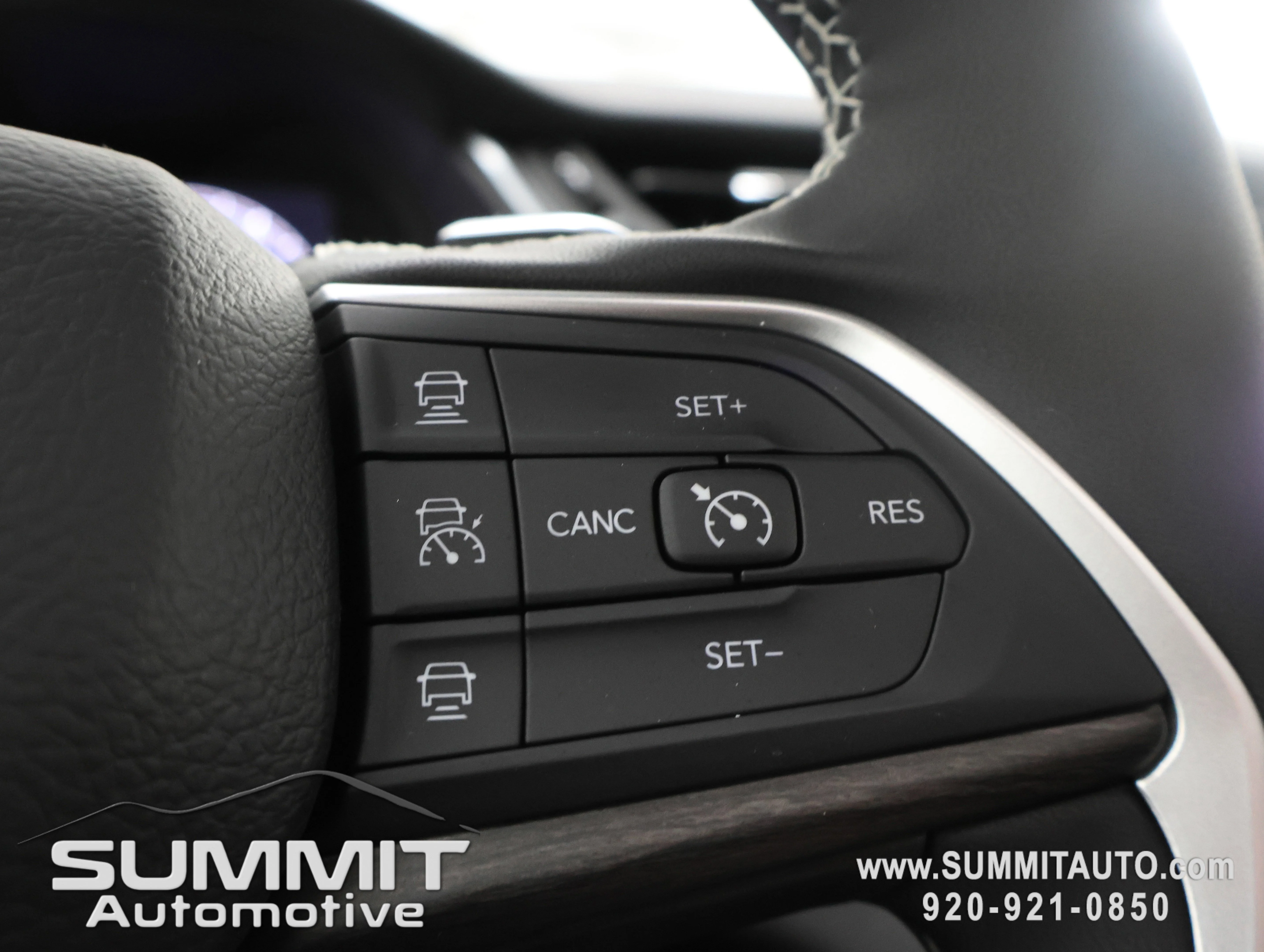 New 2025 Diamond Black Crystal Pearl-Coat Exterior Paint Jeep Limited image 14