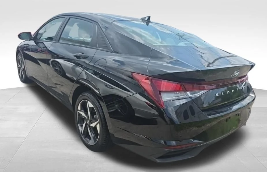 Used 2023 Black Hyundai SEL image 7
