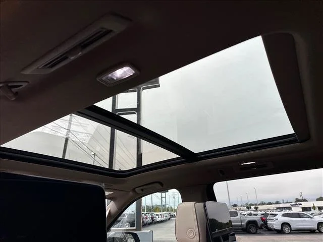 2026 GMC Yukon XL Denali - Photo 27