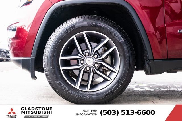 Used 2017 Velvet Jeep Limited image 8