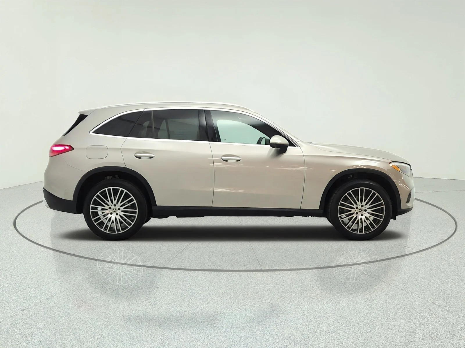 Used 2023 Mojave Silver Metallic Mercedes-Benz GLC 300 SUV image 4