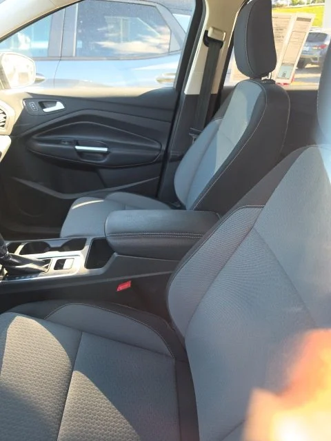 Used 2018 Blue Ford SE image 4
