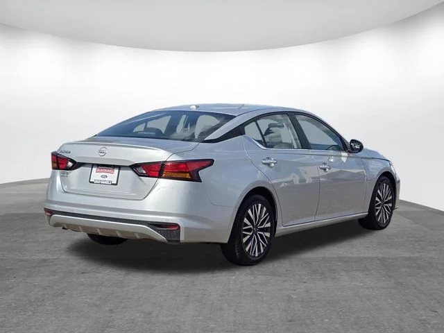 Certified Used 2025 Brilliant Silver Metallic Nissan 2.5 SV image 4