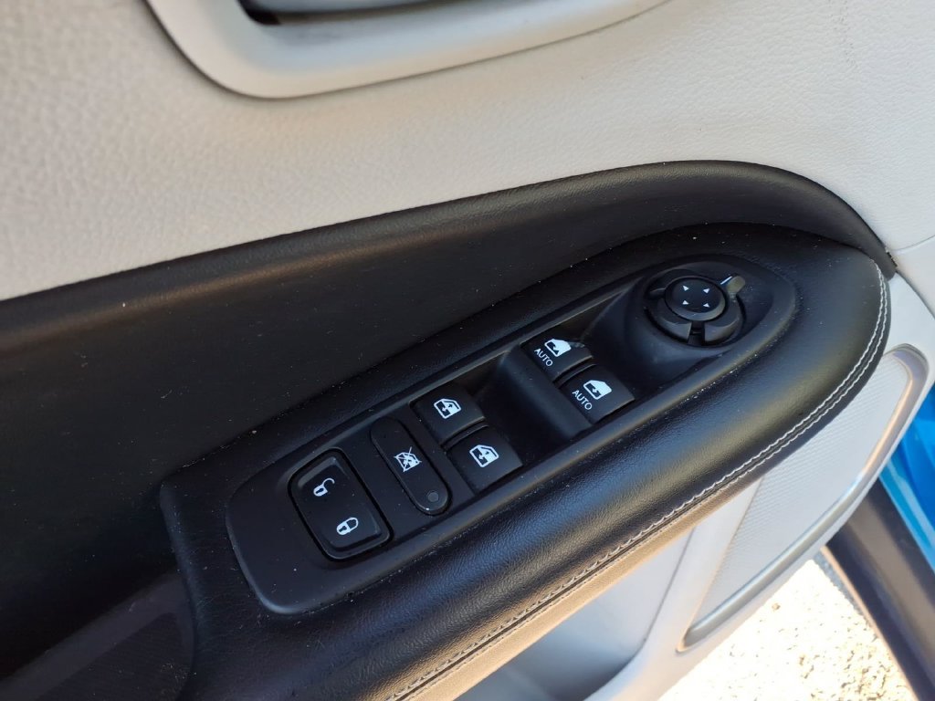 Used 2020 Blue Jeep Latitude image 7