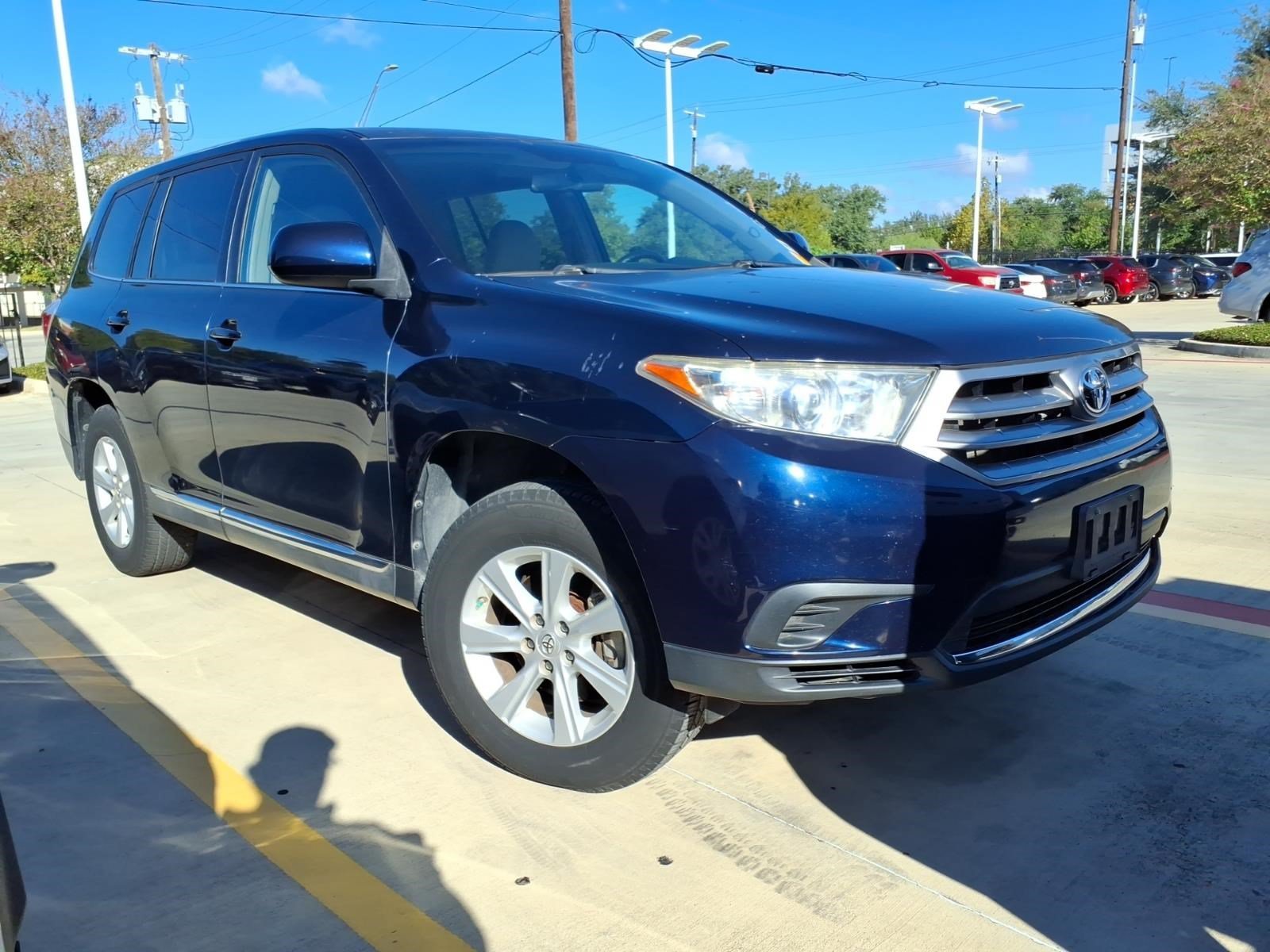 Used 2013 NAUTICAL BLUE MET Toyota 4DR FWD I4 LE image 2