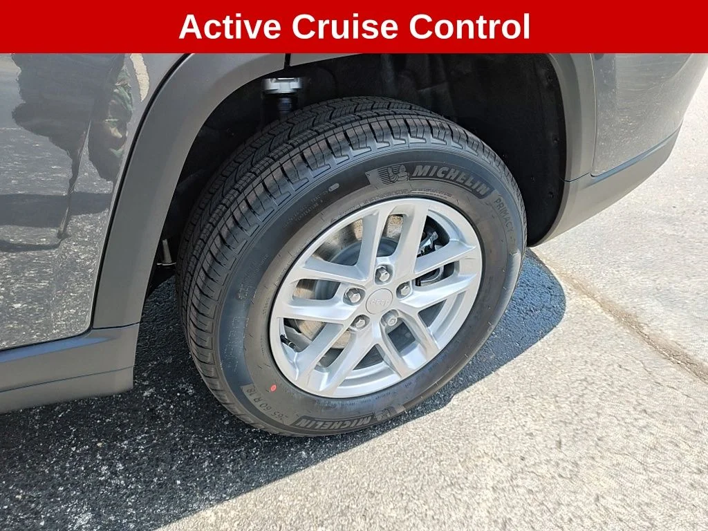 New 2026 Baltic Gray Metallic Clear-Coat Exterior Paint Jeep Altitude image 11