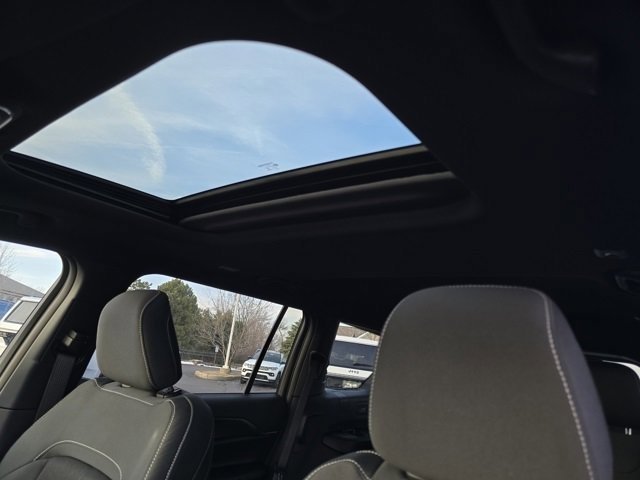New 2026 Velvet Red Pearl-Coat Exterior Paint Jeep Laredo image 8