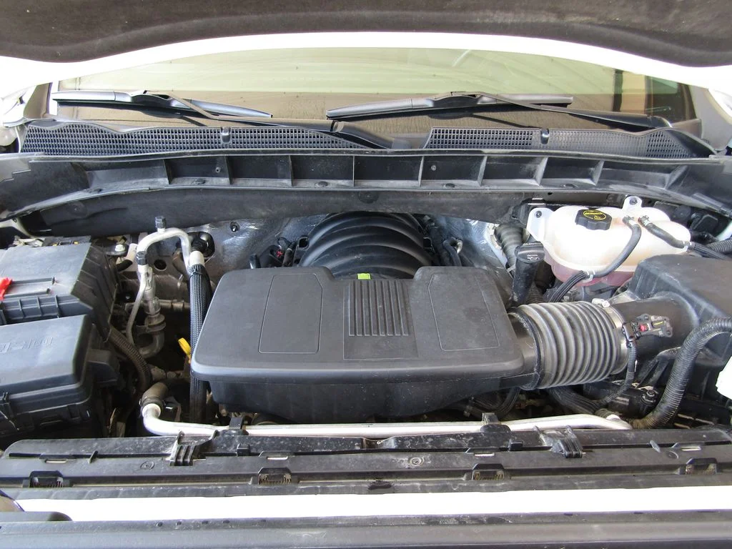 Used 2024 White GMC SLT image 38