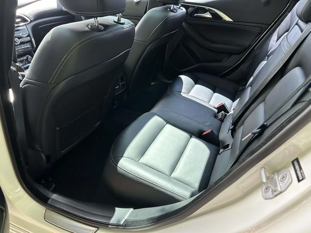Used 2018 White INFINITI Premium image 9