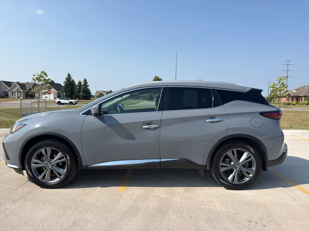 Used 2021 Boulder Gray Pearl Nissan Platinum image 1