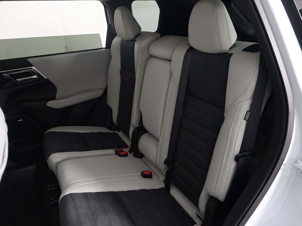 New 2026 White Mitsubishi SE 1.5T S-AWC image 33