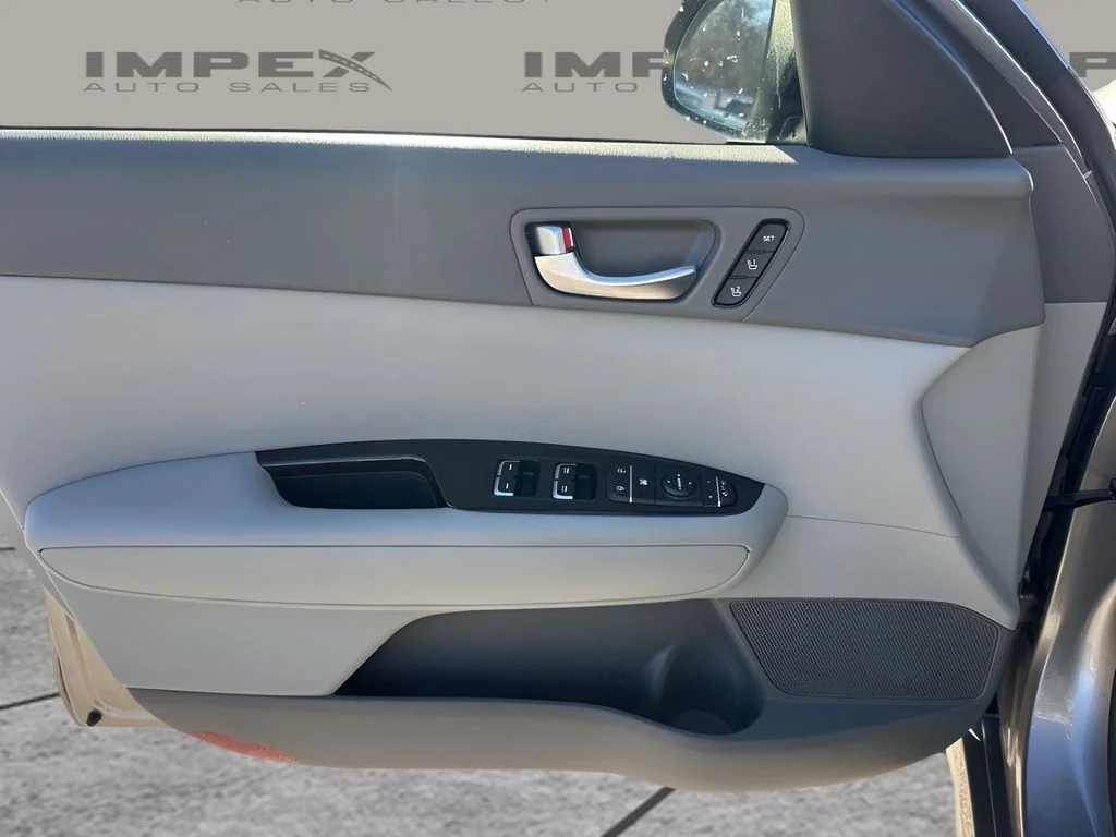 Used 2016 Gray Kia EX image 25