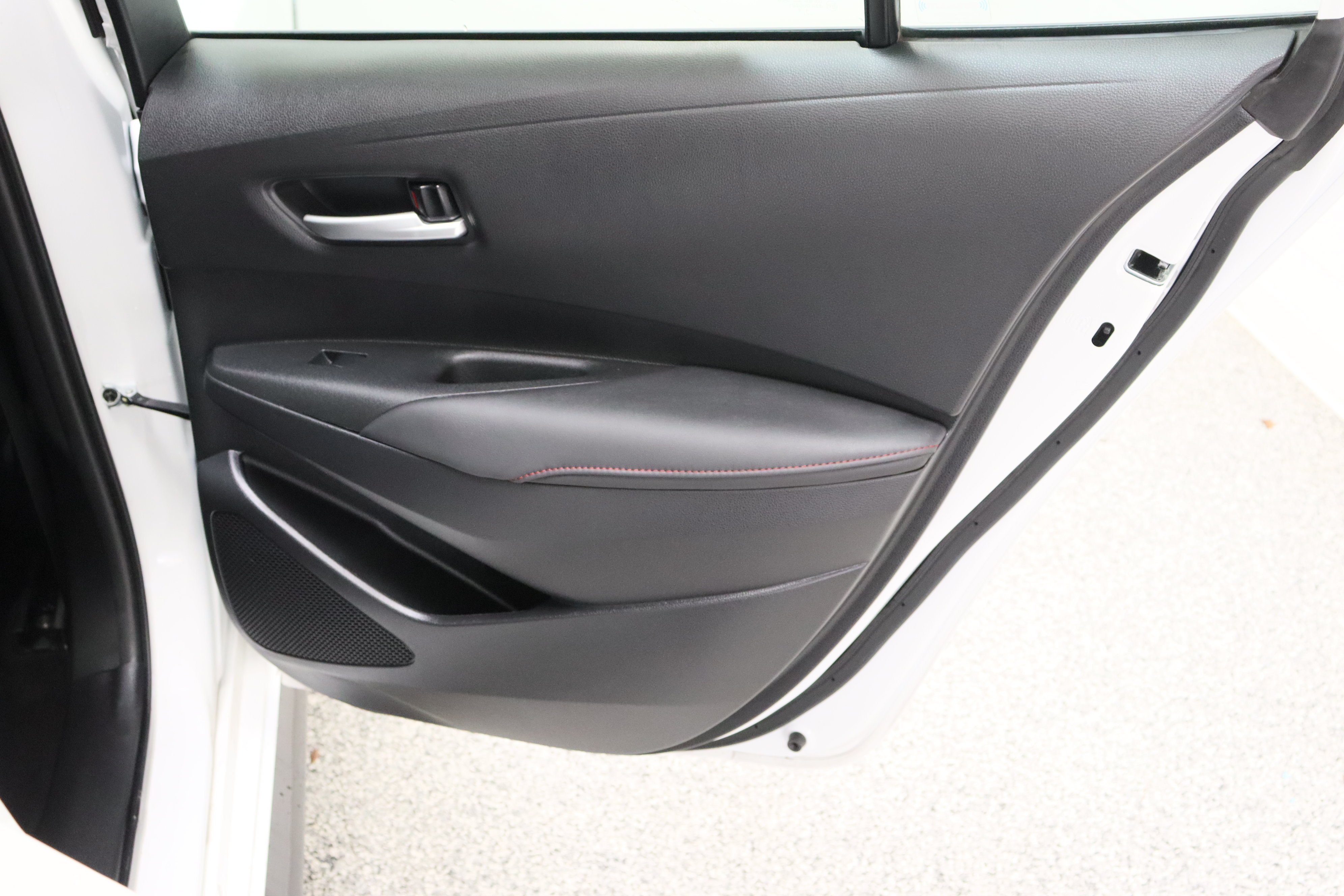 Used 2023 Wind Chill Pearl Toyota SE 2.0L image 30
