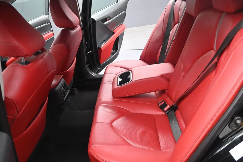 Used 2018 Midnight Black Metallic Toyota XSE image 15