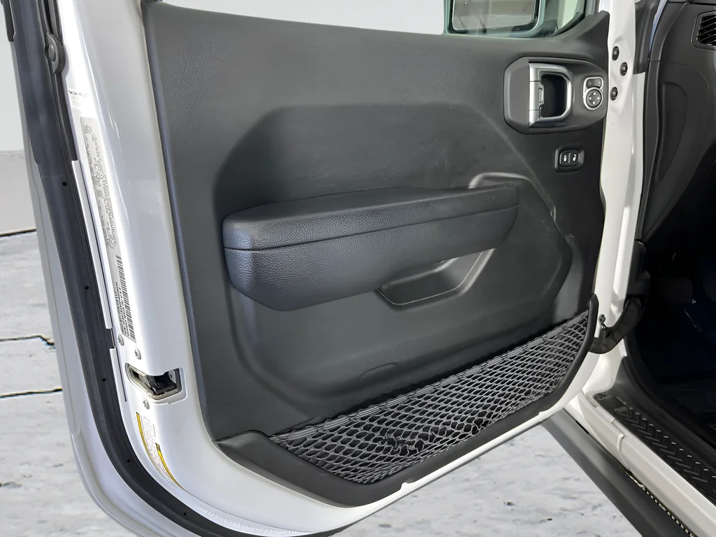 Used 2023 White Jeep Sport S image 9